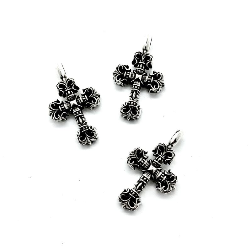 Ch**me He**ts necklaces